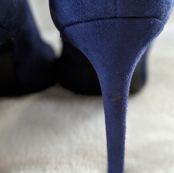Stuart Weitzman navy pumps - Picture 2 of 5